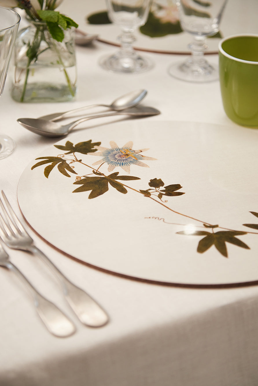 Herbarium Round Cork-backed Placemat in Passiflora, 34cm