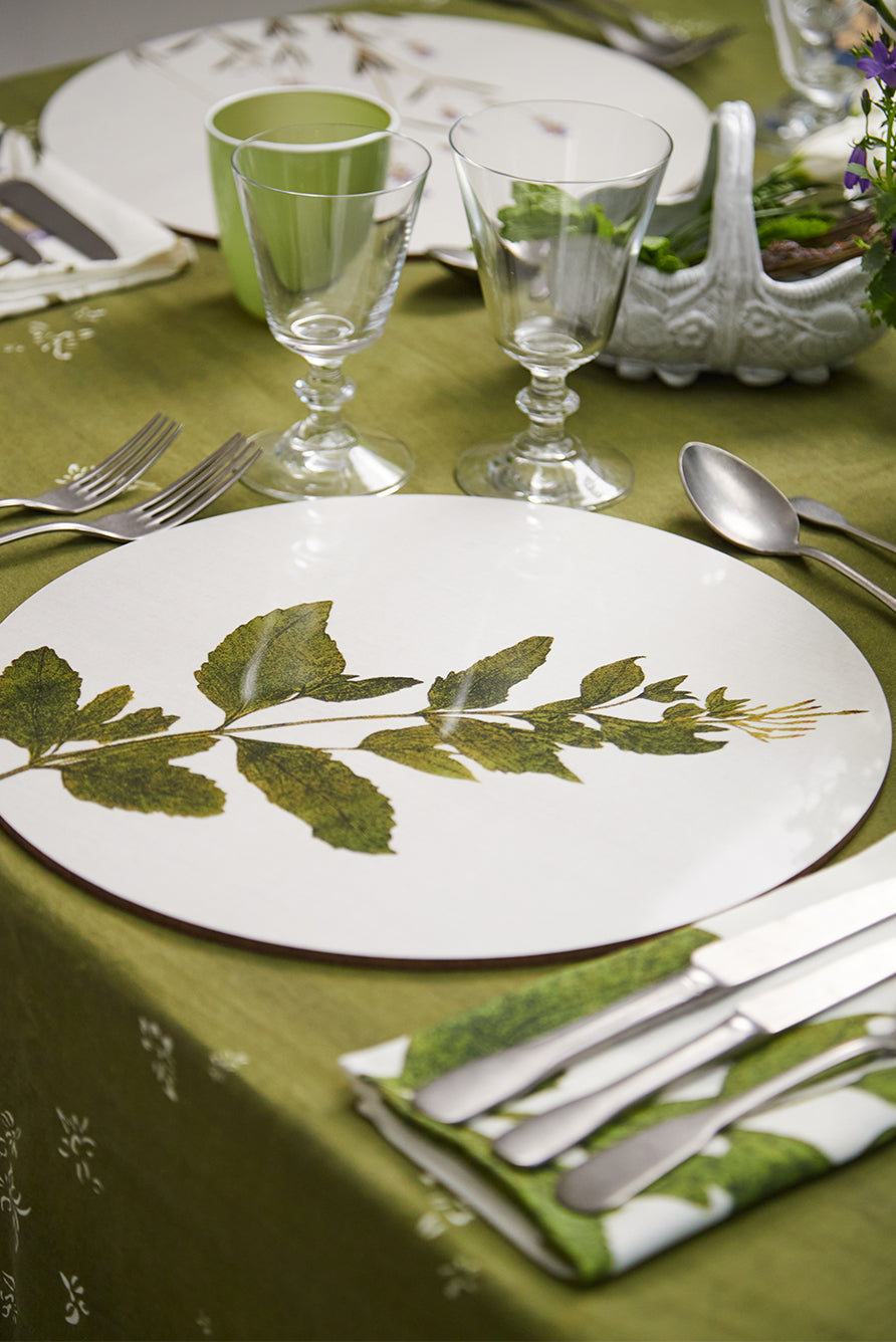 Herbarium Round Cork-backed Placemat in Verbena, 34cm