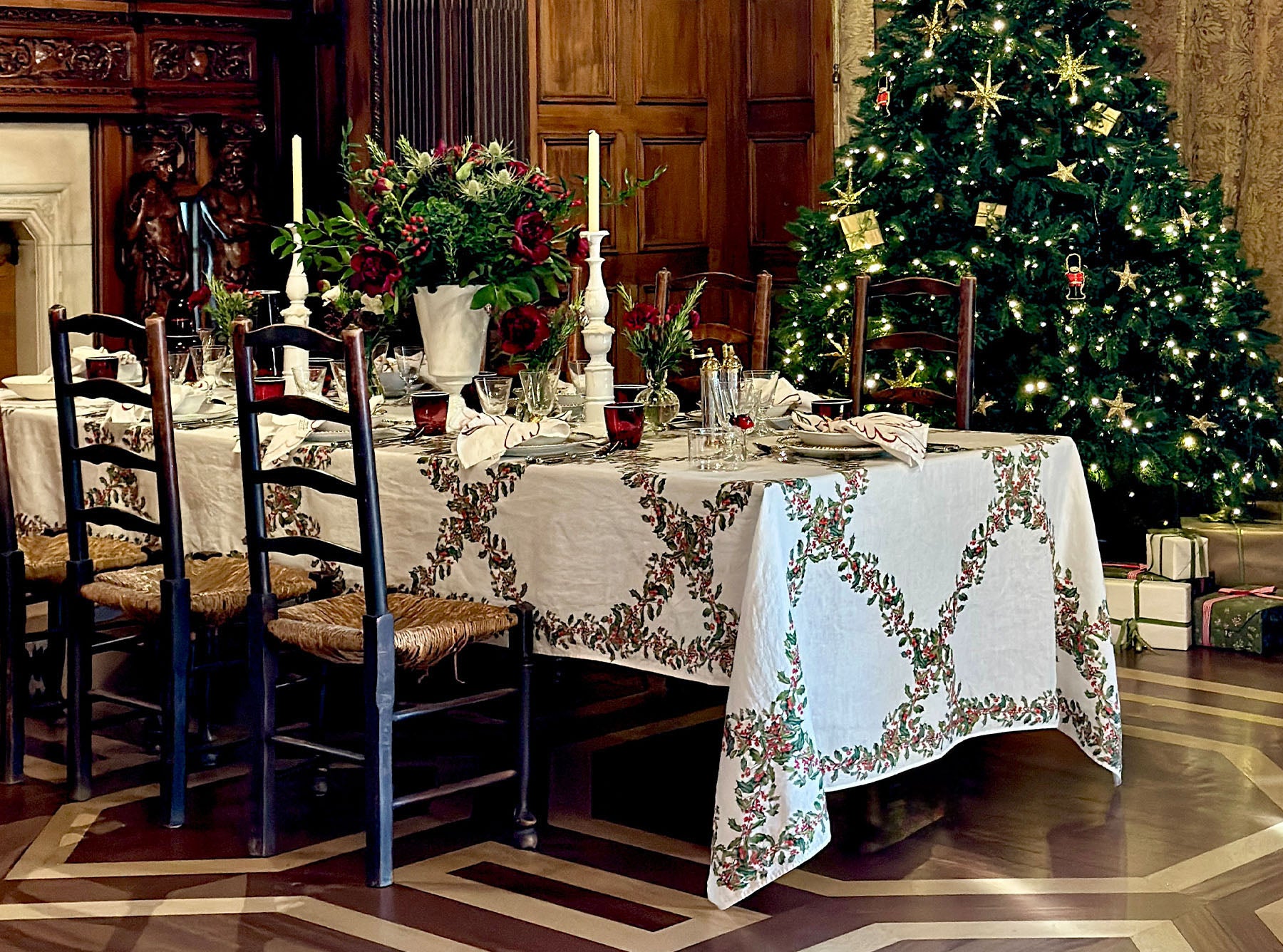 'Holly' Linen Tablecloth