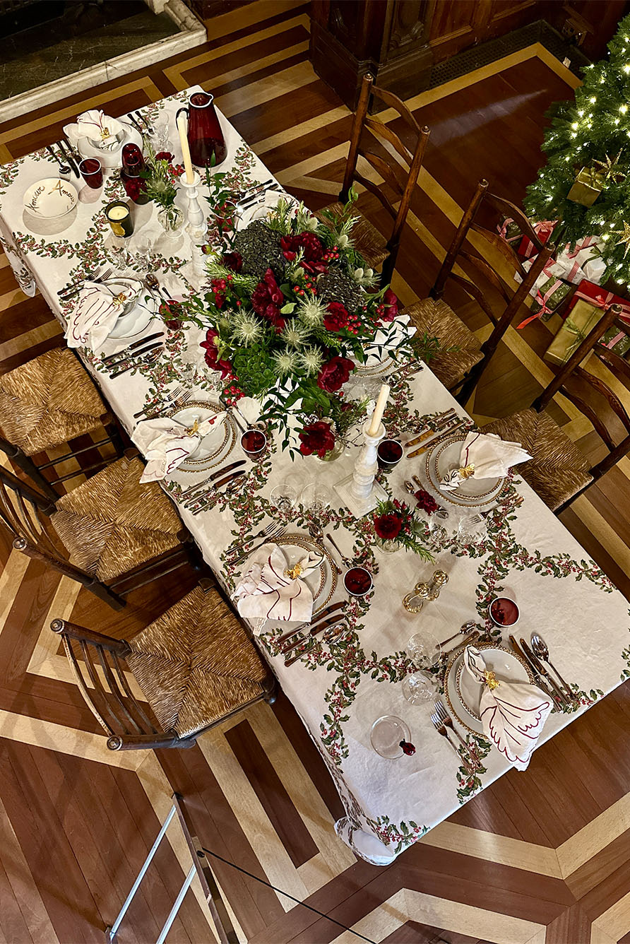 'Holly' Linen Tablecloth
