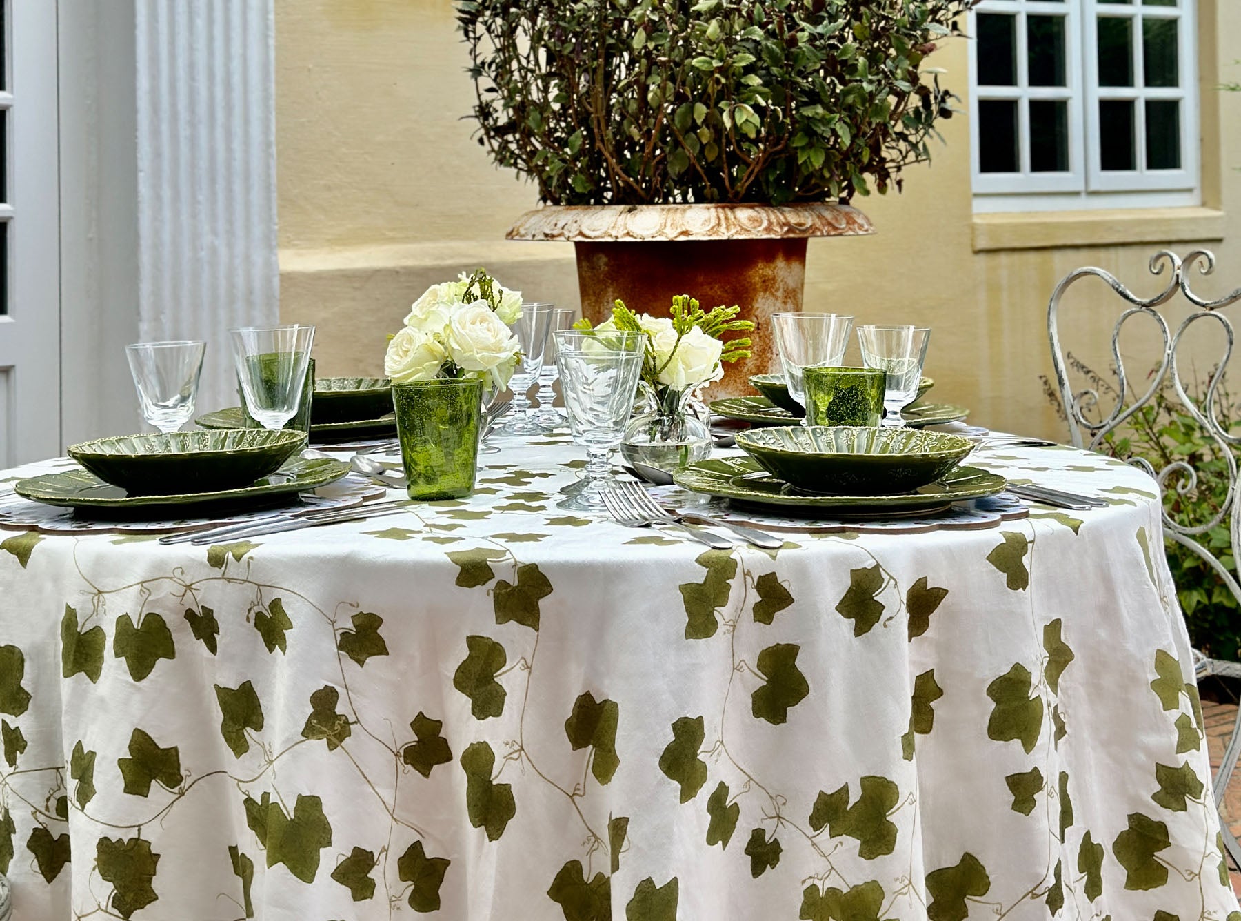'Ivy' Round Linen Tablecloth, 260cm
