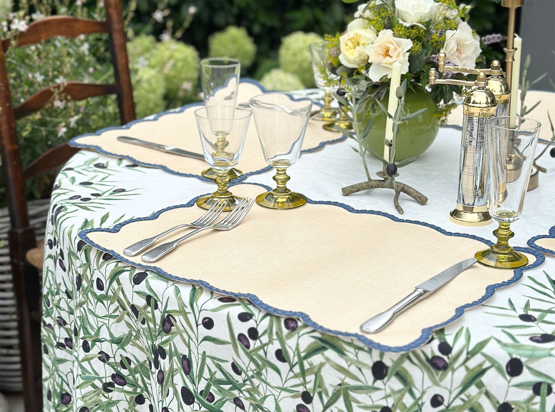 'Lola' Placemat with Scalloped Edge in Blue, 35 x 50cm