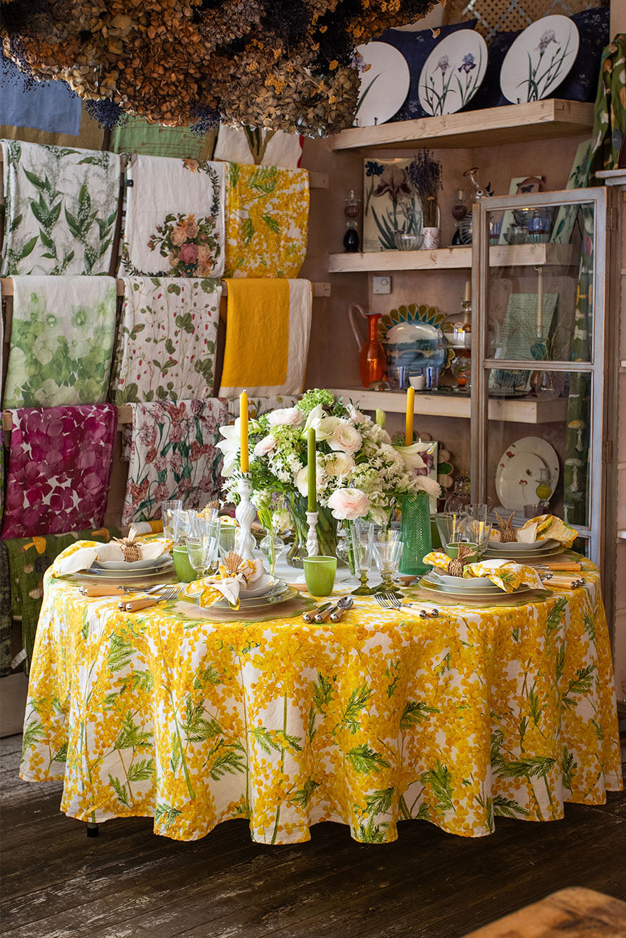 'Mimosa' Round Linen Tablecloth, 260cm