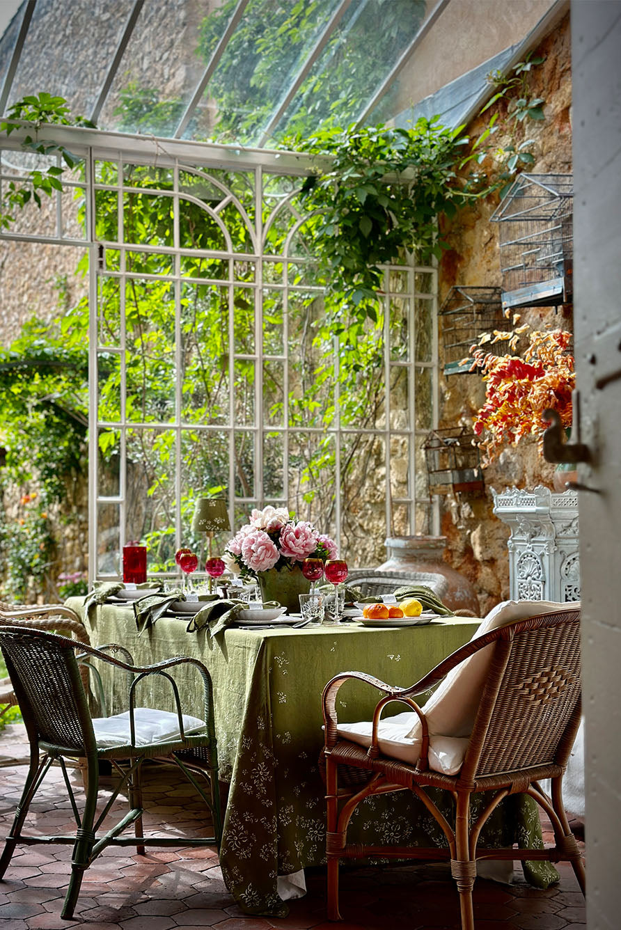 'S&Bee Falling Flower' Linen Tablecloth in Avocado Green