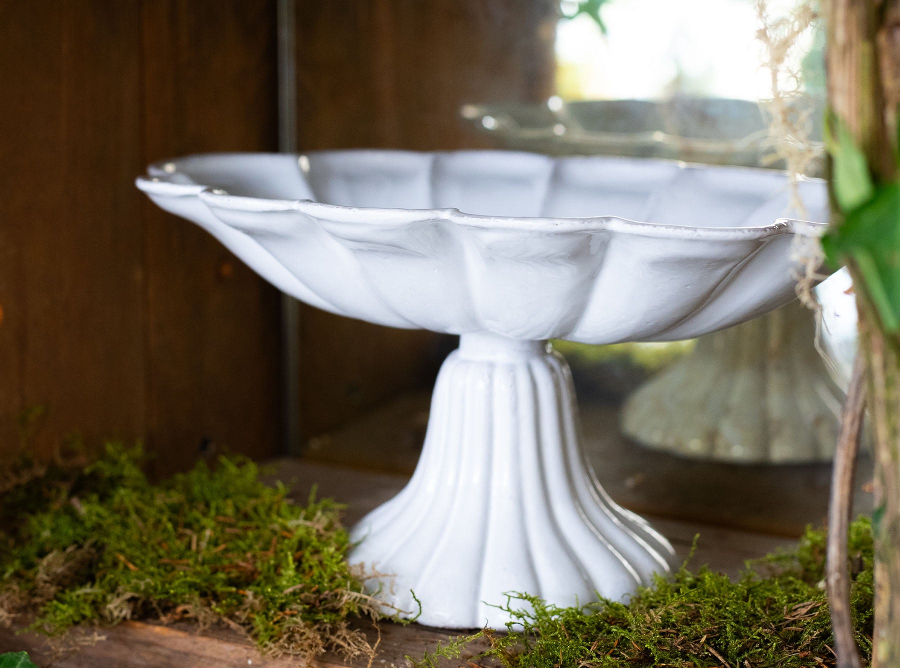 Victoria Scalloped Fruit Stand by Astier de Villatte, 28.5 x 18 x 14cm