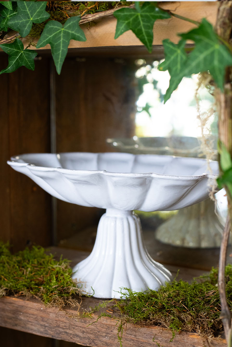 Victoria Scalloped Fruit Stand by Astier de Villatte, 28.5 x 18 x 14cm